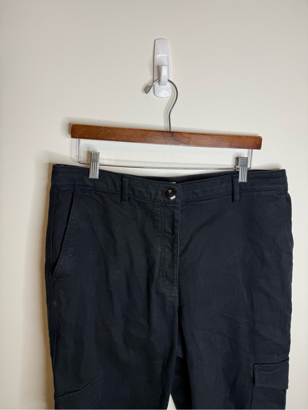 Aritzia Wilfred Modern Cargo Pant black size 16 - Picture 3 of 7